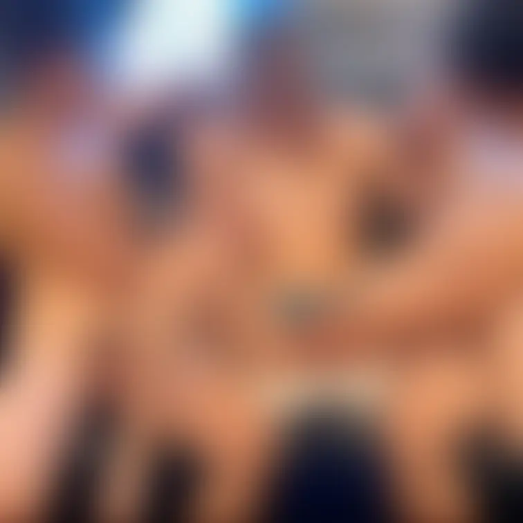 パンツ捲りますねー