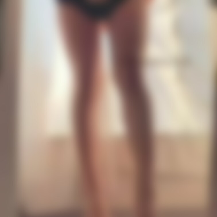 立ちバック♡
147センチなので大体背伸びしないといけない😳

※サンプル動画です。フルは「えりちんのおな部屋」に
