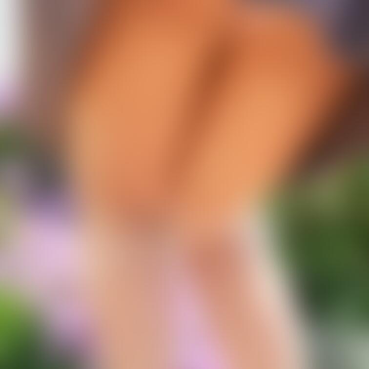 ちょこっとチラッと🩷
日常パンチラ🩷

それと、今回のは
デパ○リの○○○パンツの
ドアップシリーズ🩷
チラ
