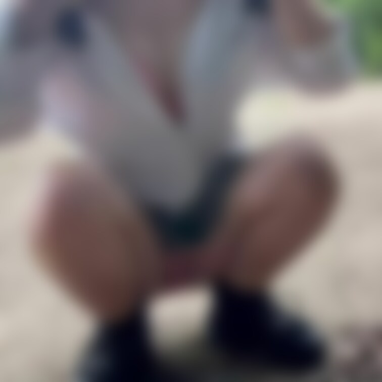 野球場にて露出させました。
普段は、球児達が野球している所なのに、
露出させるなんて興奮しますよね?
➖➖➖➖