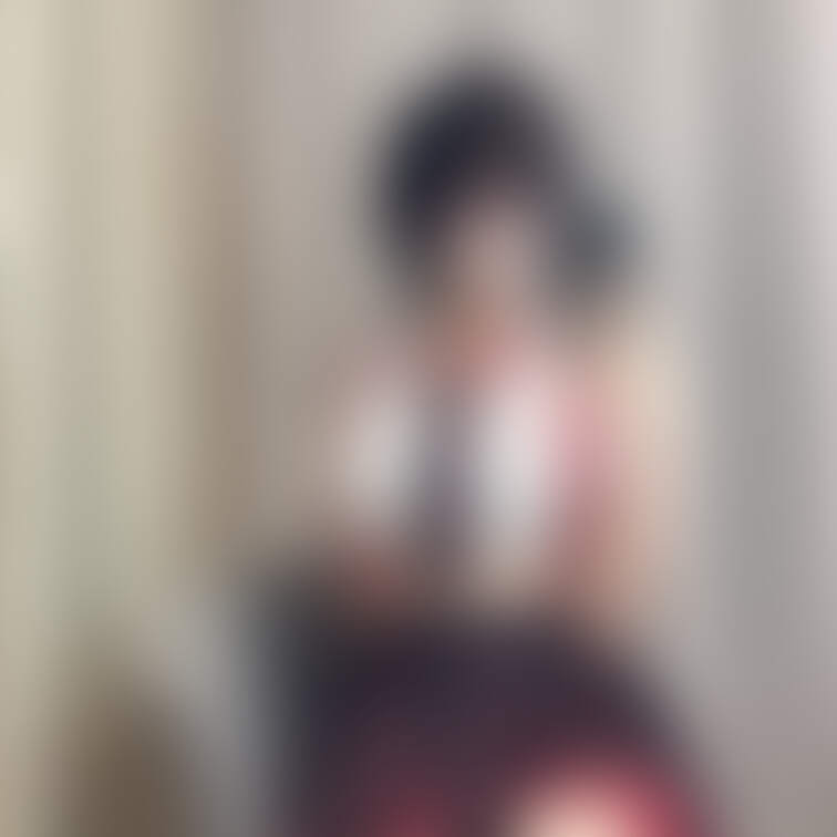 🎀(1)個人的にこの衣装とメガネの組み合わせがエヴァのマリみたいでなんだか好きなんだよね。

胸はそこそこお尻のでか