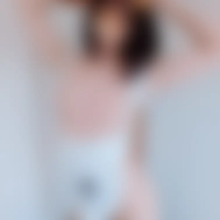 裸エプロン＆お尻みせ振り向き＆下もチラリ・・・🌟

裸エプロンでお出迎えしちゃう妻🦊