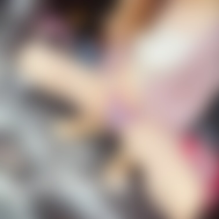 〈お出掛け露出シリーズ〉
以前に出かけた際、駐車場でちょっとだけ露出しました!
色んな人に見られると興奮してすぐに濡