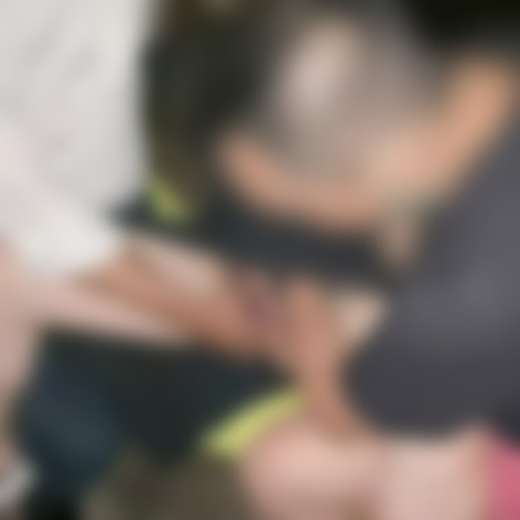 旦那の前でのディープキスはエロいです。
妻の方も舌を出してベロベロしています。
#人妻
#NTR
#寝取られ
