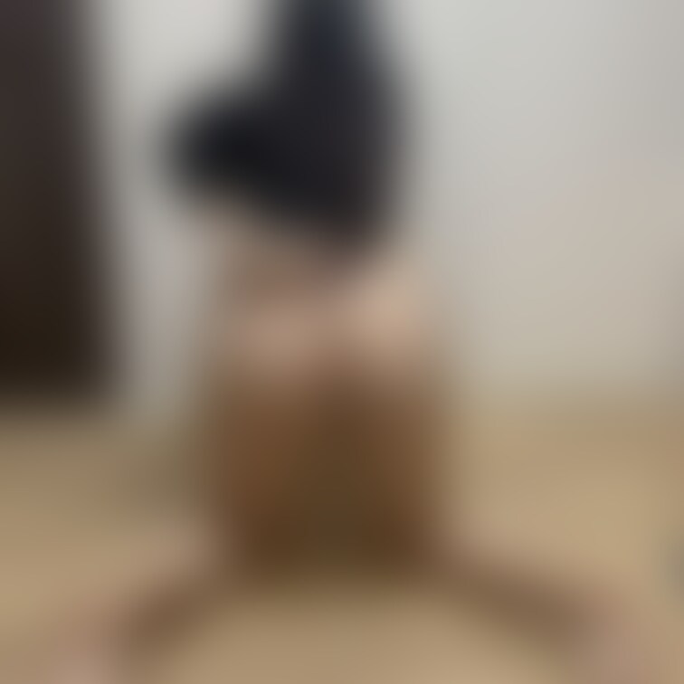 女の子の日も無事終わって早速パンティの購入有難うなのです💝ｷｭﾝ  

紫のTバックで前はクロッチ以外スケスケぇ〜（