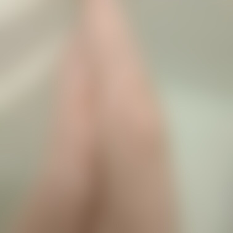 吸うやつばっか載せてる
やばい女のアカウントになってるから
たまには裏アカ女子っぽく脚！
女子って歳じゃないですけ