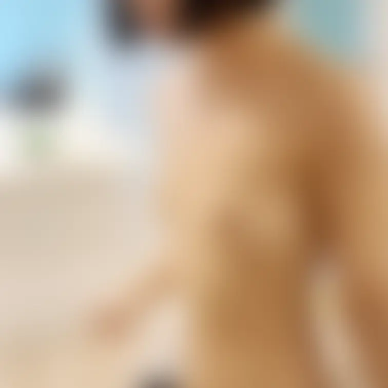りんの個人撮影。お風呂上がりに裸のままリビングをうろついてるところです。もうすっかり羞恥の気配も薄れ、堂々としたものです
