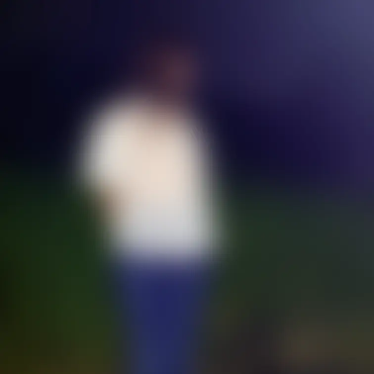夜の公園でノーブラ透け服でお散歩してきました✌️