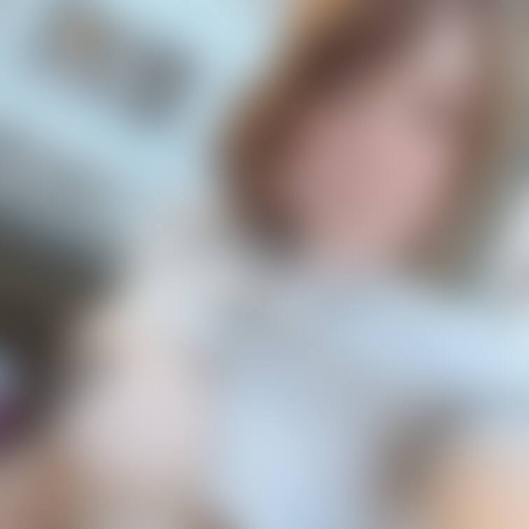 こんな大きいおっぱいのナース、みたことありますか？(私はシーシャバー店員です）