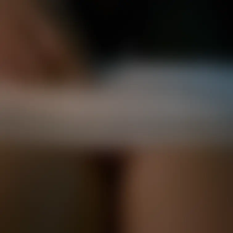 ♥️露出♥️暗い館内で開脚

薄暗い館内には数人の男性客が居た
ゆっくり前の方の席に向かう
ヒールの音で男性客の