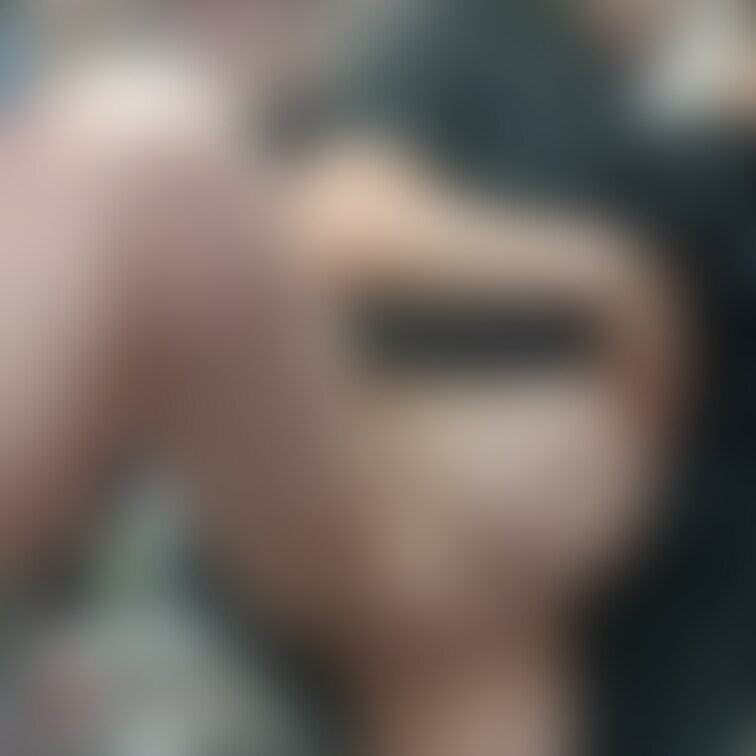 アダショで露出。立ったまま見せるの難しいです。