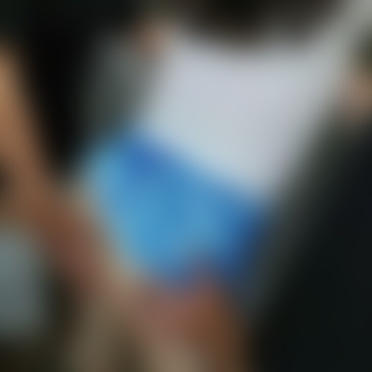 夜の公園露出中に
男性達に遭遇し
といれに連れて行かれ
触り放題

動画もご覧下さい！