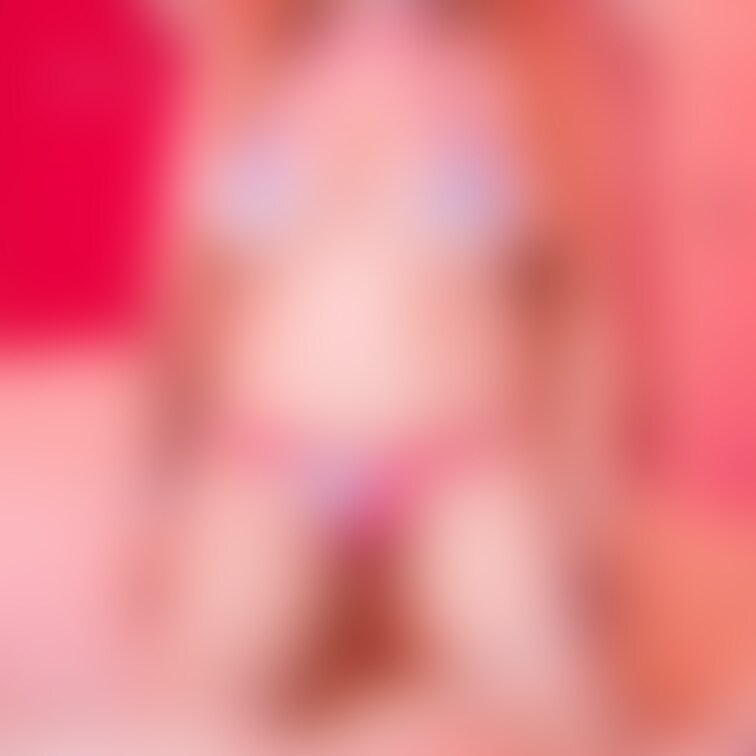 【2枚あります】
プラスサイズ(ぽっちゃり)系のモデルさんは
衣装ズレがち(*ˊᵕˋ*♡
そこが良い✨