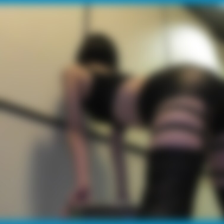 黒のピチピチ素材おならの２です

セクシー衣装を着てもらうとなぜか
声や表情までそんな感じになるのが
不思議です