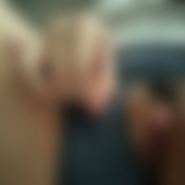 部屋を暗くしてこそこそオナニーしちゃった🤭
パンティーを横にずらしてっと!
勃起したクリ🌰ちゃん見えちゃってる…
