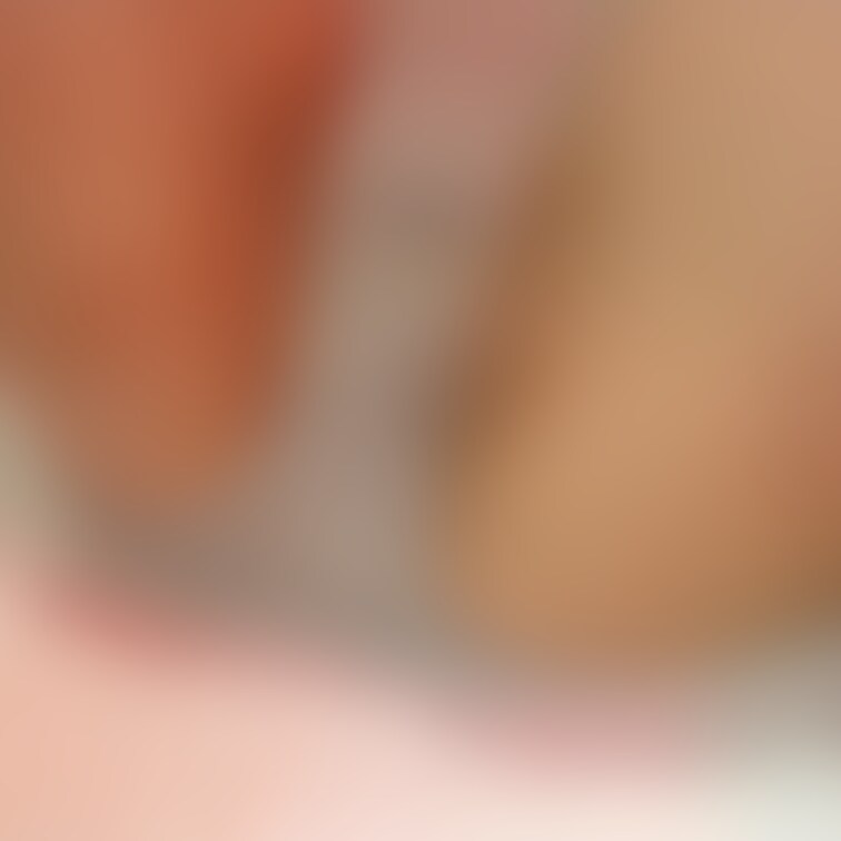 過去に、大学生の方とご一緒した時の写真です。
おしっこお漏らしする前の写真ですが、
既にパンティに染みがついています