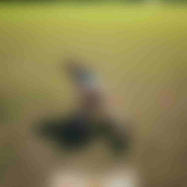 グラウンドで全裸(;^_^A