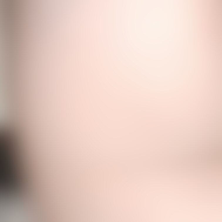 今回は自宅でのお尻撮影と逆さ○り画像になります！
見切れてしまいましたが、少し見えているお尻画像をどうぞ！
また、有