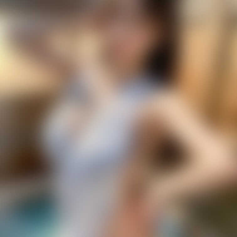 ご指名により三宅智子さんのバスタオルをずらします。
「脇を締めて？元に戻す？何の意味があるの？」:智子