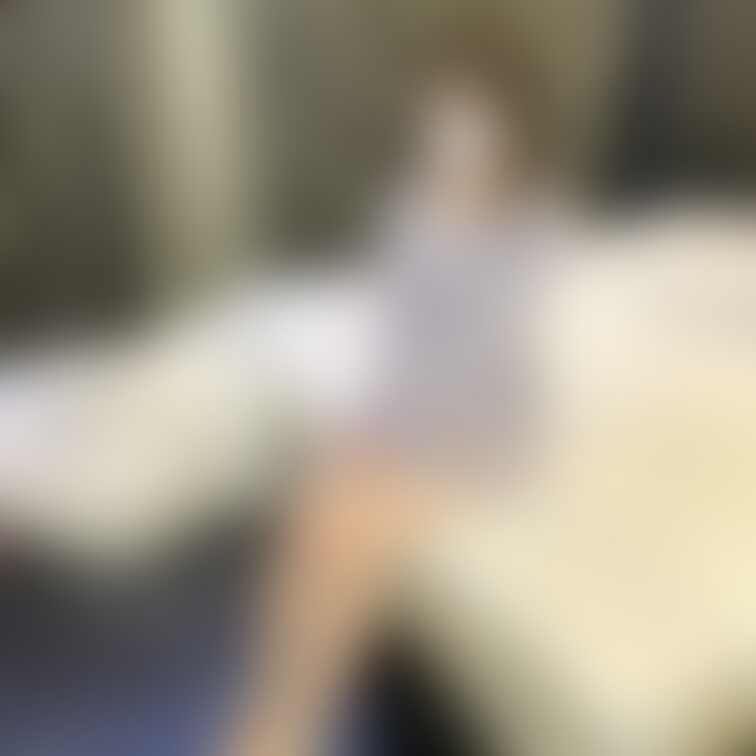 奇跡の美女ネイリスト かなちゃん💅①
 
 足のサイズ:23.5cm
