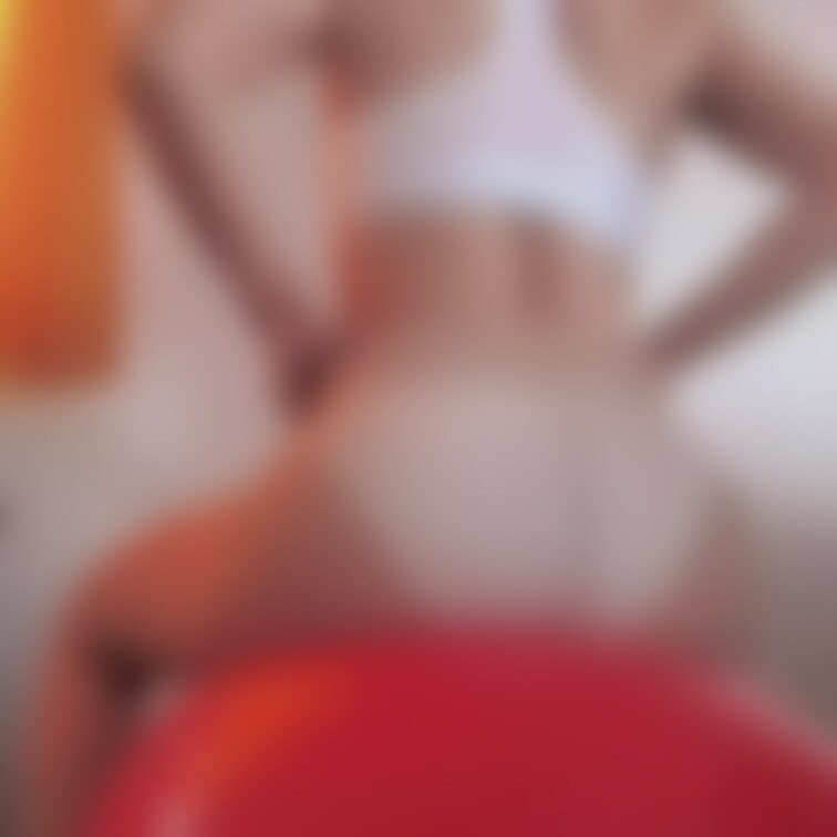 Instagramでは
静止画だけでしたが
Myfansでは
動画も見られますよ！

弾むお尻を見てください👀