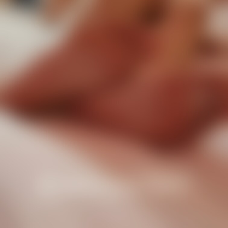 キャバ嬢風デリヘル嬢22歳の足裏第2弾です。太すぎず、細すぎず張りのあるおっぱい&尻&脚！そしてモチモチ感のある超綺麗な