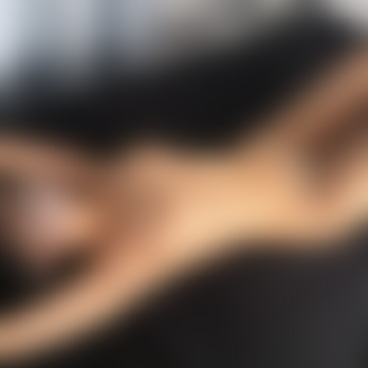 🎍 新年のご挨拶 🎍

明けましておめでとうございます！

よみは体調を整えて、もっと素敵な姿をお届けできるよう