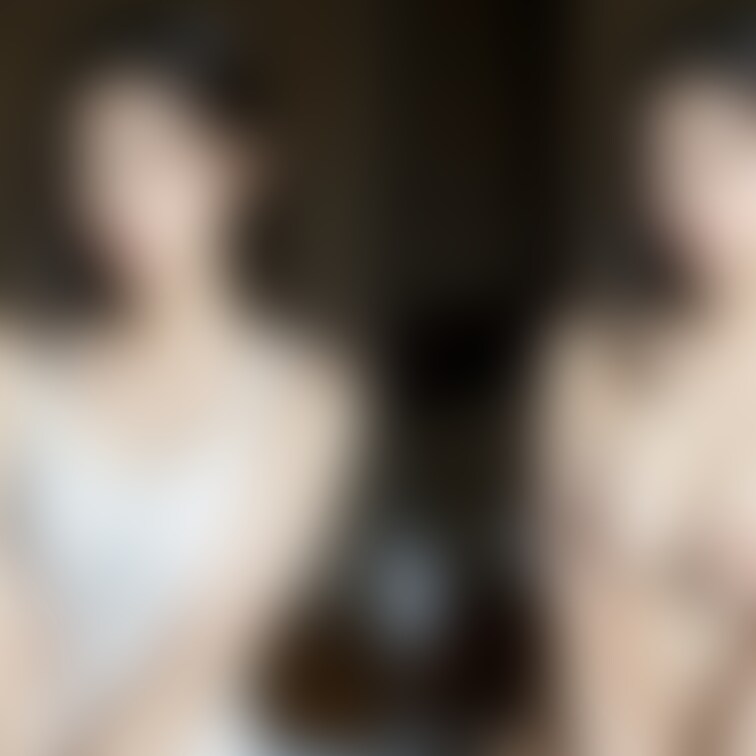 着衣と脱衣を並べた画像です。画像№78