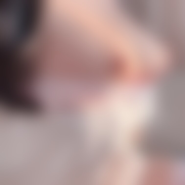 パフィがすごい♡ぷっくり乳首🤍
 
 吸ってほしそうなピンクの突起が....♡♡
