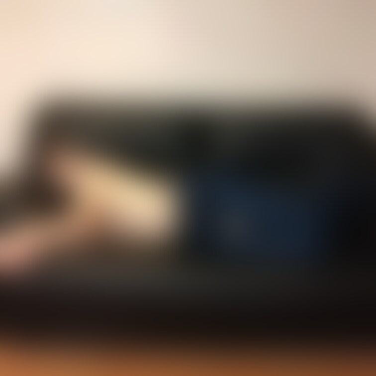 悪友が穴開きmoussyを履いた妻を撮影した写真です。