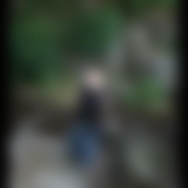 この公園川が流れててそこで記念に○○○乳飛ばし😍
1枚目普通のママなのにギャップがエロかった😆