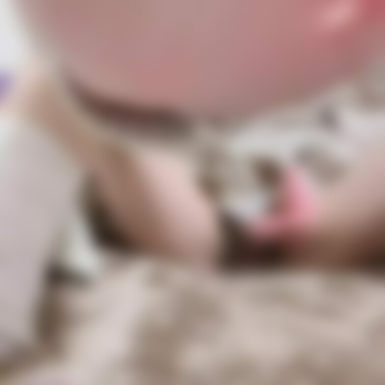 コス撮影してたらムラムラ…隣の部屋に○○○がいるので声を押し殺して…🥺
