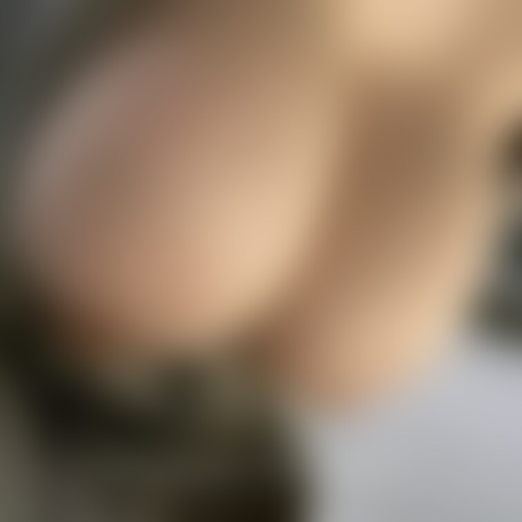 おっぱいに押し潰されたい人挙手で✨