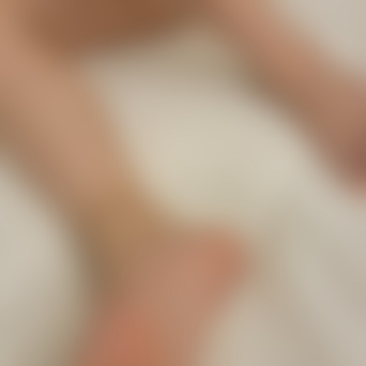 21歳超美人○○○大学生の足裏 第2弾です。
お待たせしました。過去販売画像の中でも1番の販売数を誇る美女の脚・足裏を