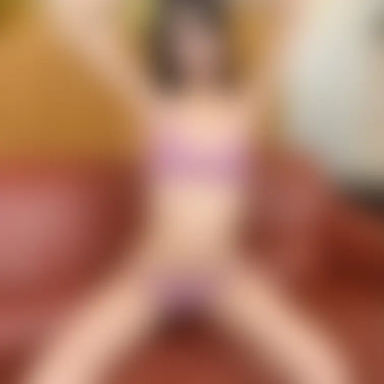 見ての通りのS級激カワ女子です。Dカップのスレンダーボディがそそられます。
今まで咥えてきたチ〇ポはなんと1万本以上。