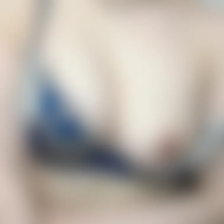 片方だけちらっ♡