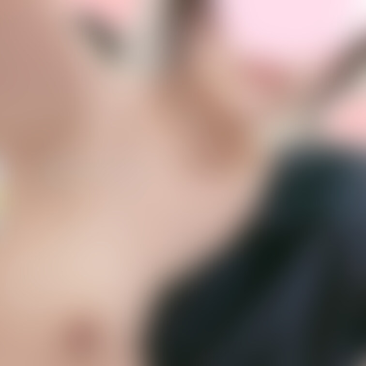 前回の続きです！
自分で一日はいたパンツ持って自撮りしてます😍