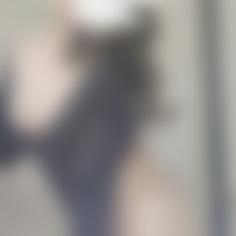 超ハイレグなやつ。
おっぱいはち切れそうで何回も乳首ぷるんって溢れてました🍒笑
おっぱいぽろんしたりぷるんぷるん揺ら