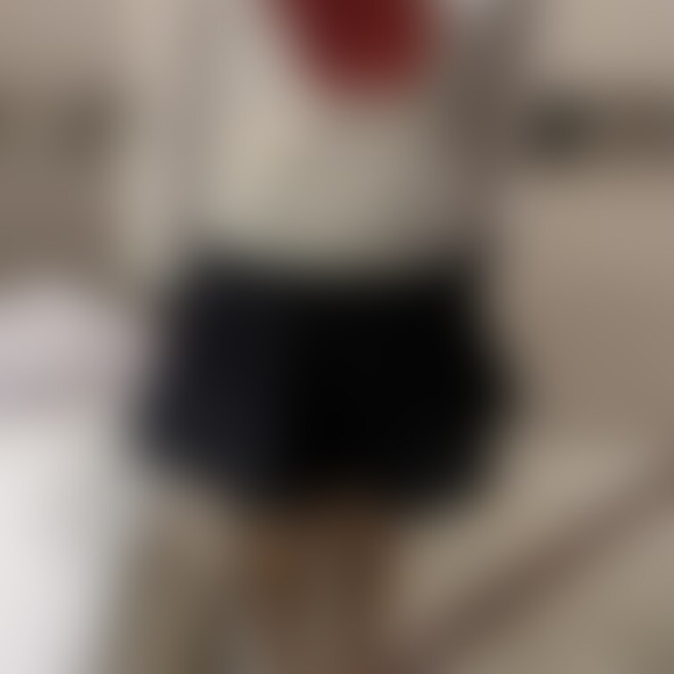 セーラー服姿で、お初の男性にクンニされながら旦那のをむさぼる妻