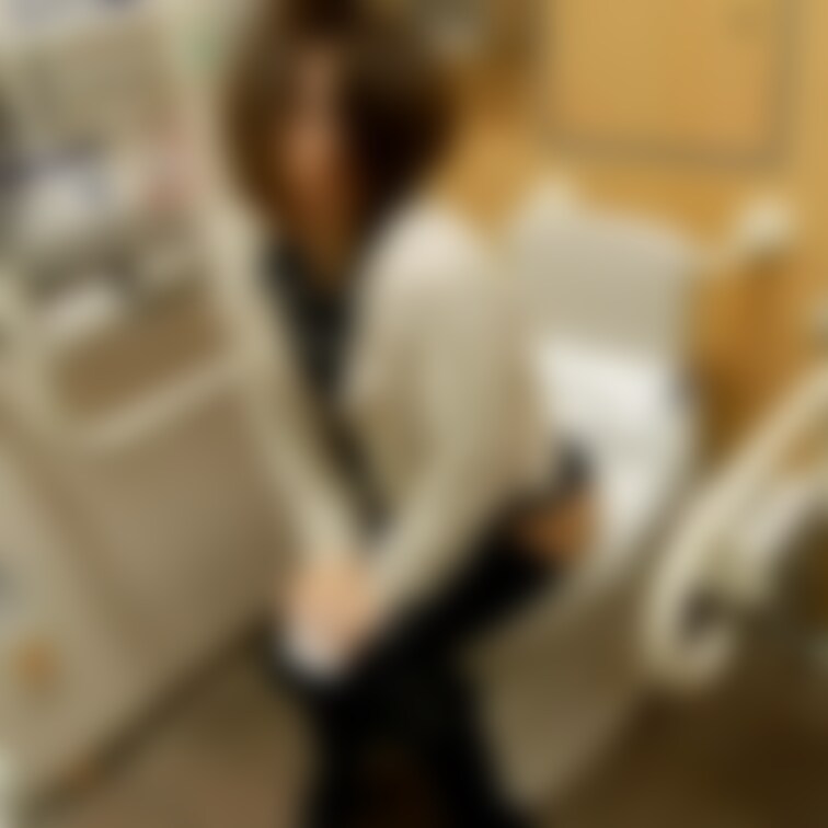 【璃子】高速ＰＡにて....三部作その③
しっかり中出しまで決められた璃子がマムコを洗うと言って便器に座ってウォシュレ