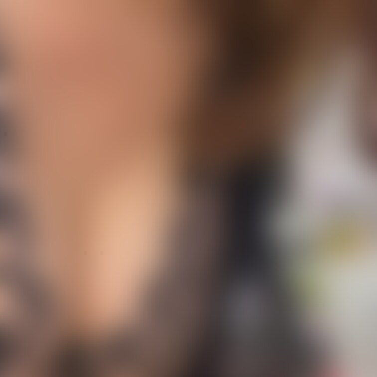 千葉のアダルトショップで自撮り
だんだん男性たちが近寄ってくる！