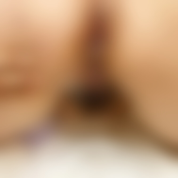 四つん這いでお尻を突き出した状態だと、男性からお尻の穴とかオマ●コも丸見えになるので、すごく恥ずかしいんですけど、シーツ