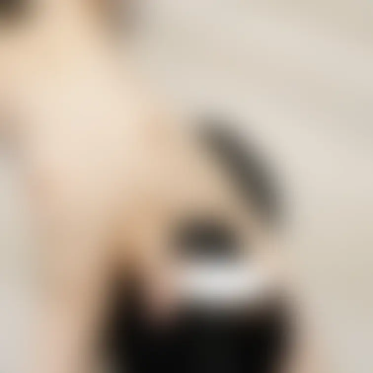 みずきにグラビアと同じポーズさせてみました。いろんな角度から撮ってます。時には接写も。予定が合えばパーティーにも呼びます