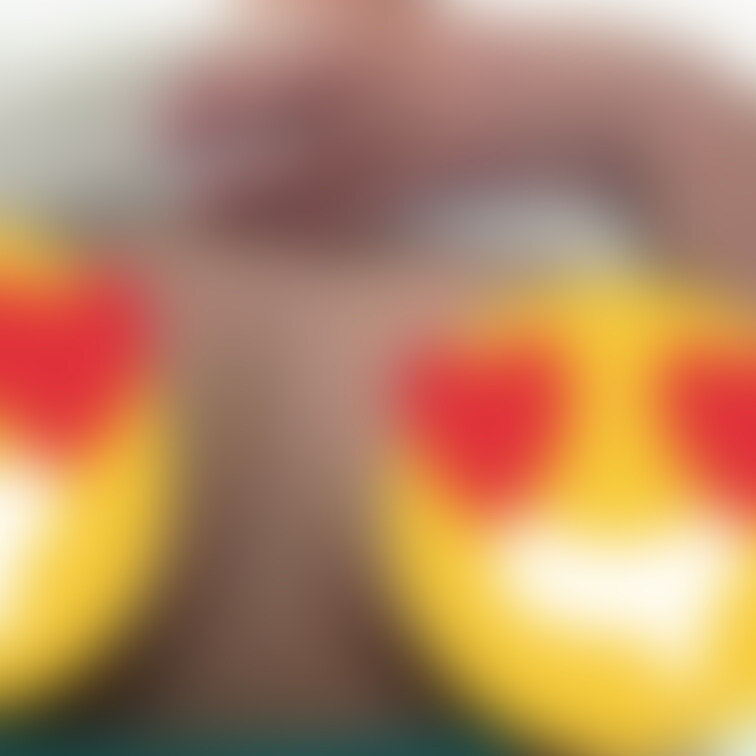 谷間

嫁の谷間になります！
この他にも嫁のおっぱい自撮り画像はありますので一例となります！
(この画像は嫁に投