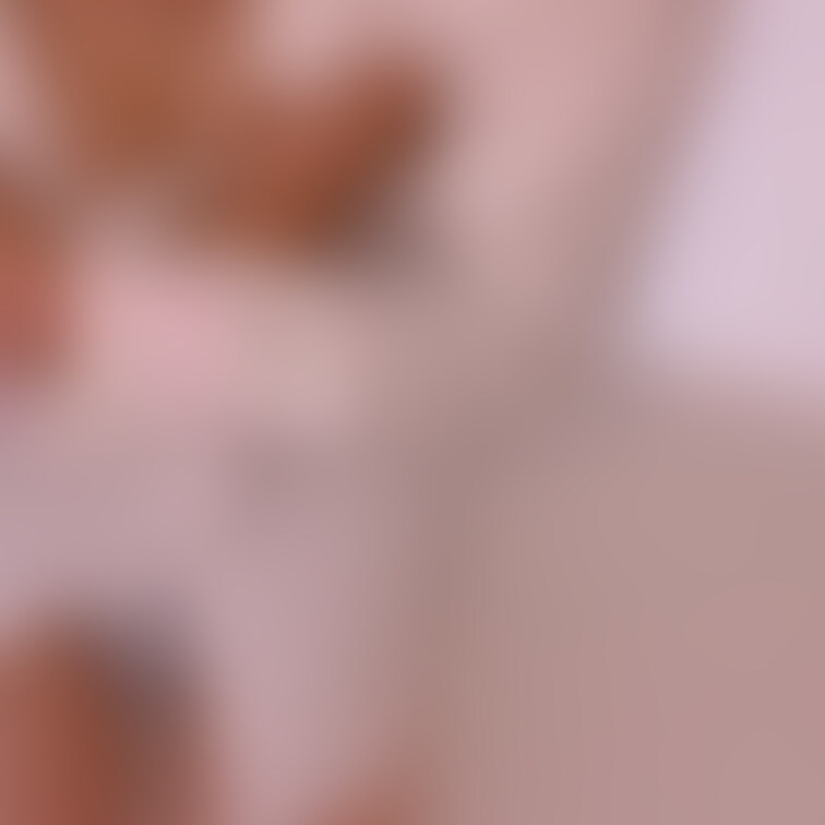 貧乳の全力谷間🤭