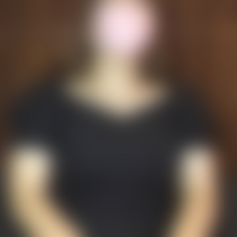 ＃01超敏感の彼女は百貨店勤務のアパレル店員、美乳・美尻・美白と三拍子そろったぽっちゃりさん。アプリから撮影のマスク女性