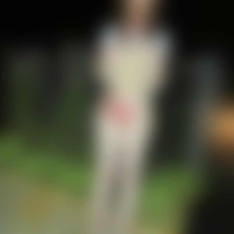 Xの続きです❤️えちえち体操服コスプレで公園露出お散歩😖❤️前から❤️ローター挿れてきたのでスイッチ入れてくれる方探しま
