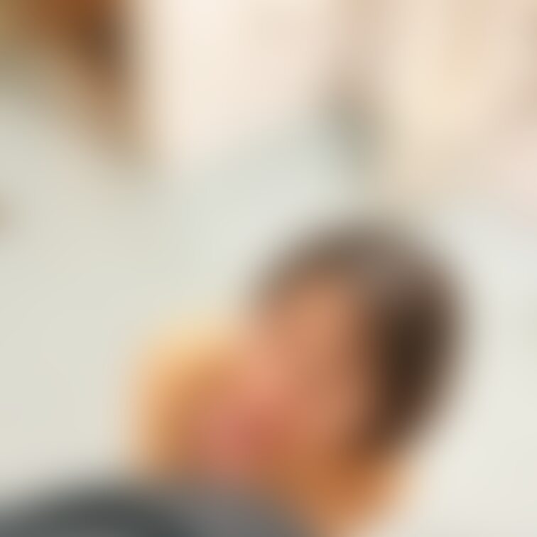 ト○レで我慢できずにしゃぶるyuuri