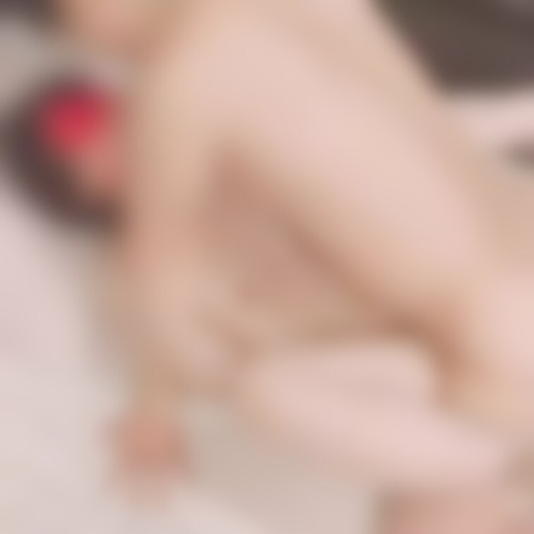 下半身のむちむち感が...🫣
会ったこともない人に貸し出しされて
マ◯コ使ってもらいました🥹
行為中のキス大好きな