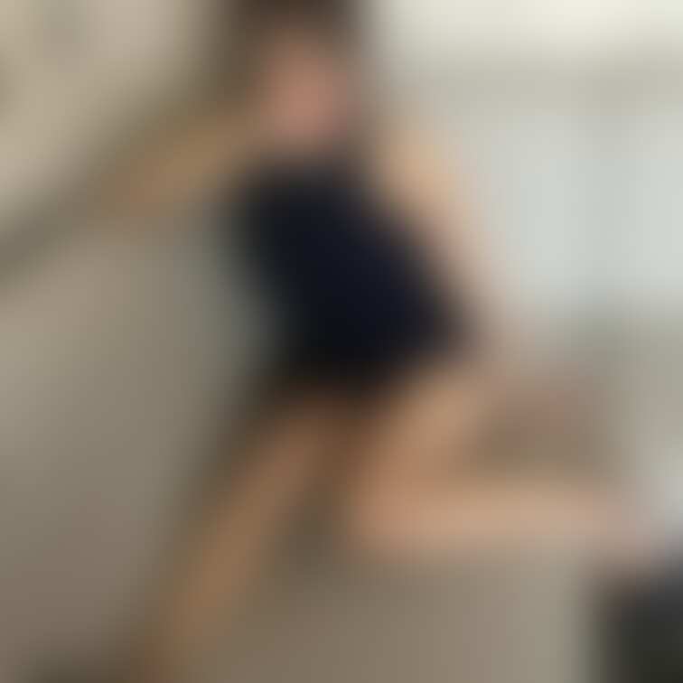 まぁまぁ、、
露出も、、多いでしょ。。。
歩いてるとぉ、、結構、、見られるよ。。。